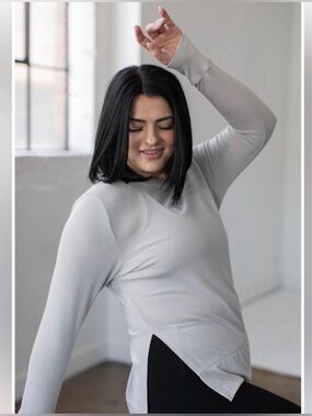 Cream 3/4 Sleeve Top. Over sized